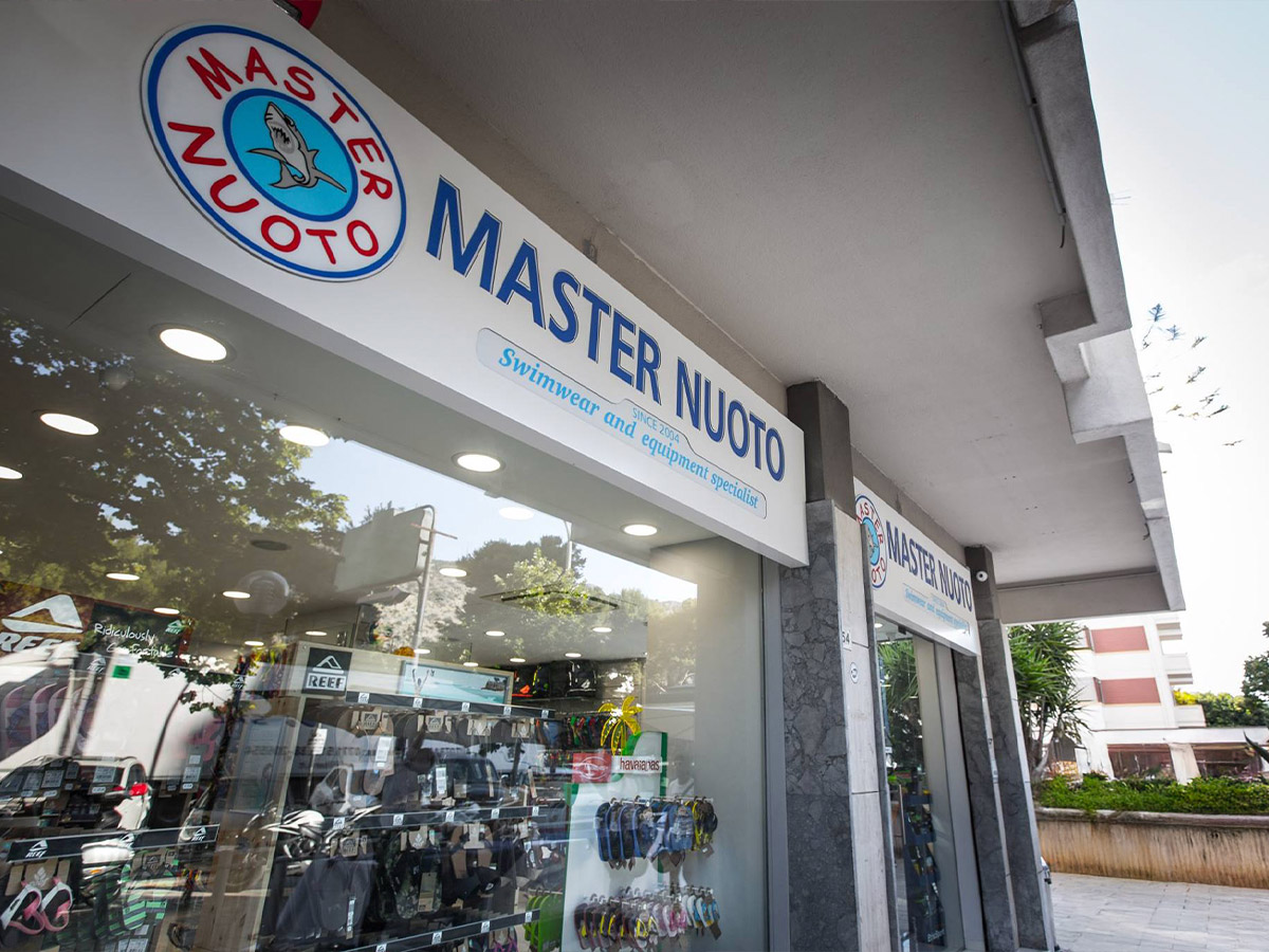 Interno del negozio Master Nuoto
